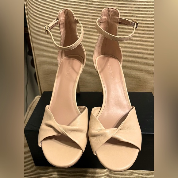Nordstrom Shoes - NWOT Nordstrom Anders Leather Ankle Strap Sandal in Tan Candy - Size 8